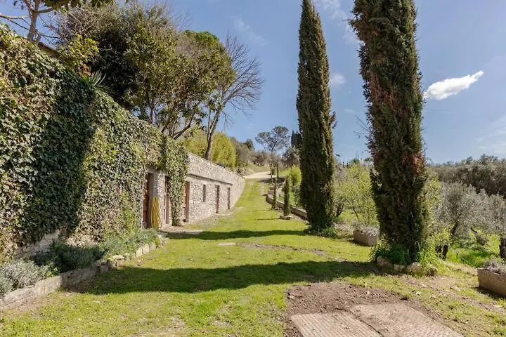Holiday home Isola Del Pittore Fienile Di Villa Storica Grassina Italy